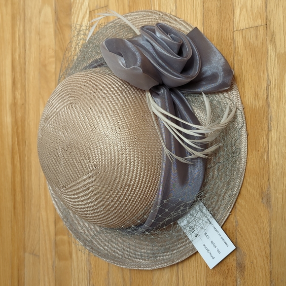 Hat with grey bow and ribbon - Picture 2 of 4